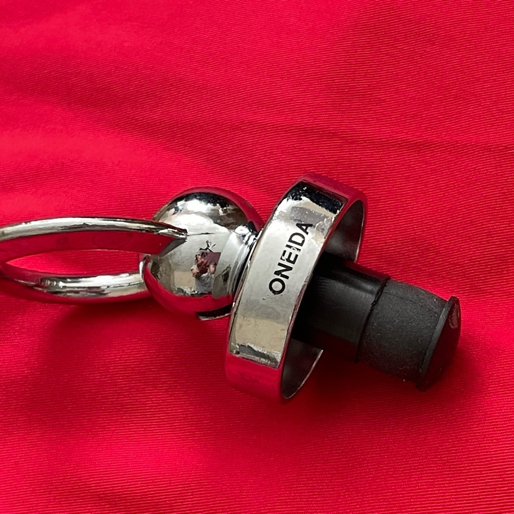 Oneida chrome ring pull wine stopper